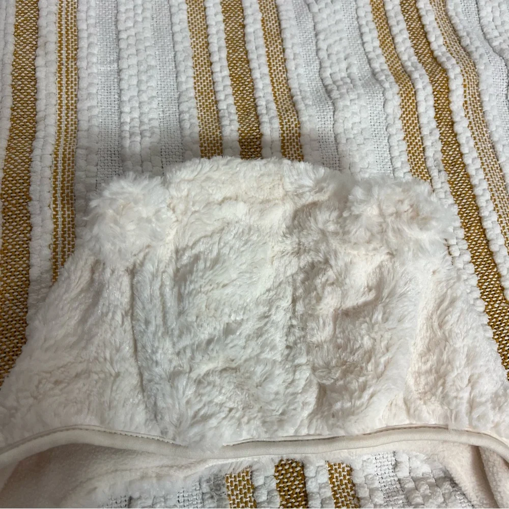 H&M‎ Kids Cream Fleece Hat Size 9-12M